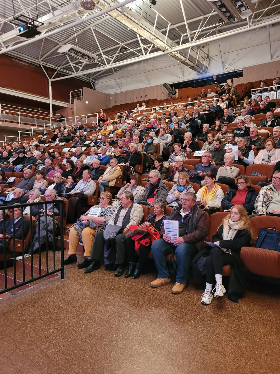 🌸 Vous êtes nombreux ce soir pour la remise des prix des villes, villages et maisons fleuris de la Somme à Albert !
Un concours organisé par <a href="/SommeTourisme/">Somme Tourisme</a> avec le soutien de <a href="/Somme_fr/">Département de la Somme</a> et en présence de <a href="/SHaussoulier/">Stéphane Haussoulier</a> 😊