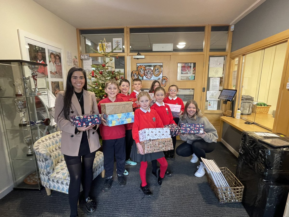 ⭐️We strengthen our communities one neighbourhood at a time ⭐️

300 shoe boxes collected alongside Farndon Primary for Teams4U!

Beyond proud of my areas contribution to the cause. A big thank you! Ho ho ho🎅❤️

<a href="/SamASmith_ERAC/">Sam Smith</a> <a href="/clairegrimes111/">Claire Graham</a> 
<a href="/ven_connelly/">ven</a> <a href="/jacktattywills/">Jack</a>