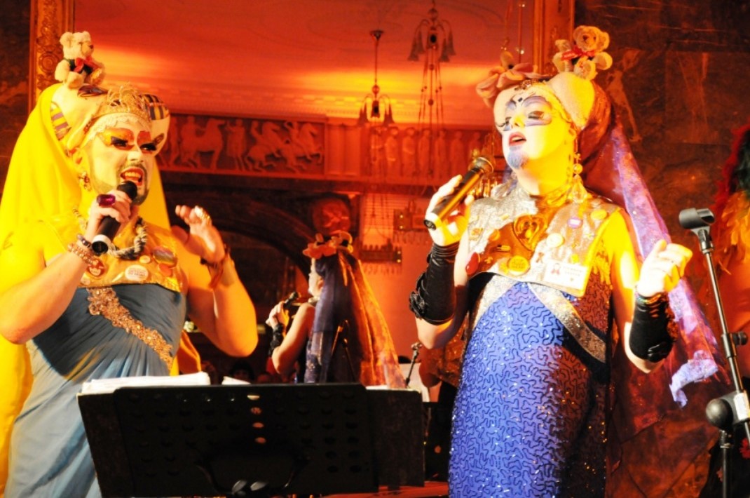 VERLOSUNG!!! Bereits morgen ist Nikolaus📷! Und darum verlose ich hier in Zusammenarbeit mit der Aidshilfe Wiesbaden zwei Karten für die AIDS Gala am 9.12.23 im Kurhaus Wiesbaden! Teilnahme möglich bis 6.12., 23.59 Uhr unter: setup-web.de/news-von-setup… #aidsgala