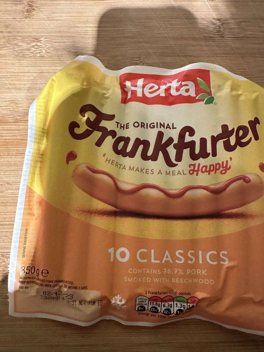 Sarahbtsn's tweet photo. @Tesco I received 2 packs of these on Saturday 2nd December at around 3pm. Just gone to use them, to find that both packets went off on Saturday 2nd December. No mention that they were a short shelf life. Literally gave me 9 hours to eat 20 frankfurters. https://t.co/lWoWuaZ6Wr