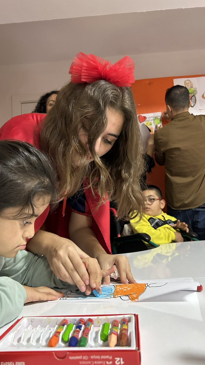 mtal_nene's tweet photo. 3 Aralık Engelliler Günü Kapsamında Okulumuz Çocuk Gelişimi Bölümü Öğretmenlerinin ve Öğrencilerinin büyük özverisi ile Şht.Lütfü Gülşen Özel Eğitim Okulunu ziyaret ettik. Atölye çalışmalarına katıldık, yüz boyama ve dans etkinlikleri yaptık. Emeği geçen herkese teşekkürler!! 👏🏻 https://t.co/Xf66IDxRhV