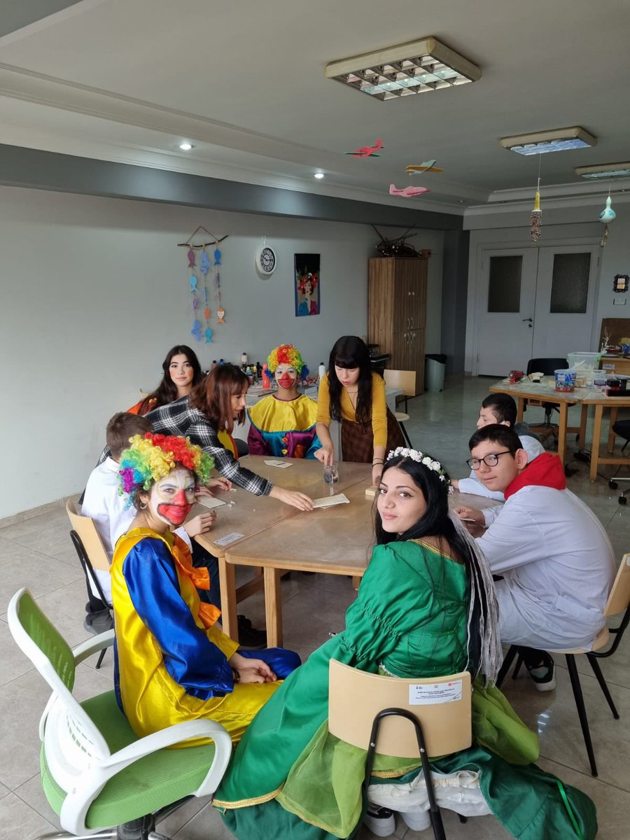 mtal_nene's tweet photo. 3 Aralık Engelliler Günü Kapsamında Okulumuz Çocuk Gelişimi Bölümü Öğretmenlerinin ve Öğrencilerinin büyük özverisi ile Şht.Lütfü Gülşen Özel Eğitim Okulunu ziyaret ettik. Atölye çalışmalarına katıldık, yüz boyama ve dans etkinlikleri yaptık. Emeği geçen herkese teşekkürler!! 👏🏻 https://t.co/Xf66IDxRhV