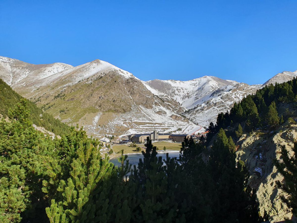 turistren_fgc's tweet photo. 🚆 Aquest pont #EscapatDeLaPressa i practica turisme de proximitat amb #Turistren: 

⛪ Visita la muntanya de Montserrat amb el Cremallera i els Funiculars
🏔️ O gaudeix de les diverses activitats que ofereix la @valldenuria ⛷️

🤔  Amb quin et quedes? 👇🏻 

#TurismeDeProximitat https://t.co/jzT3LeHcxq