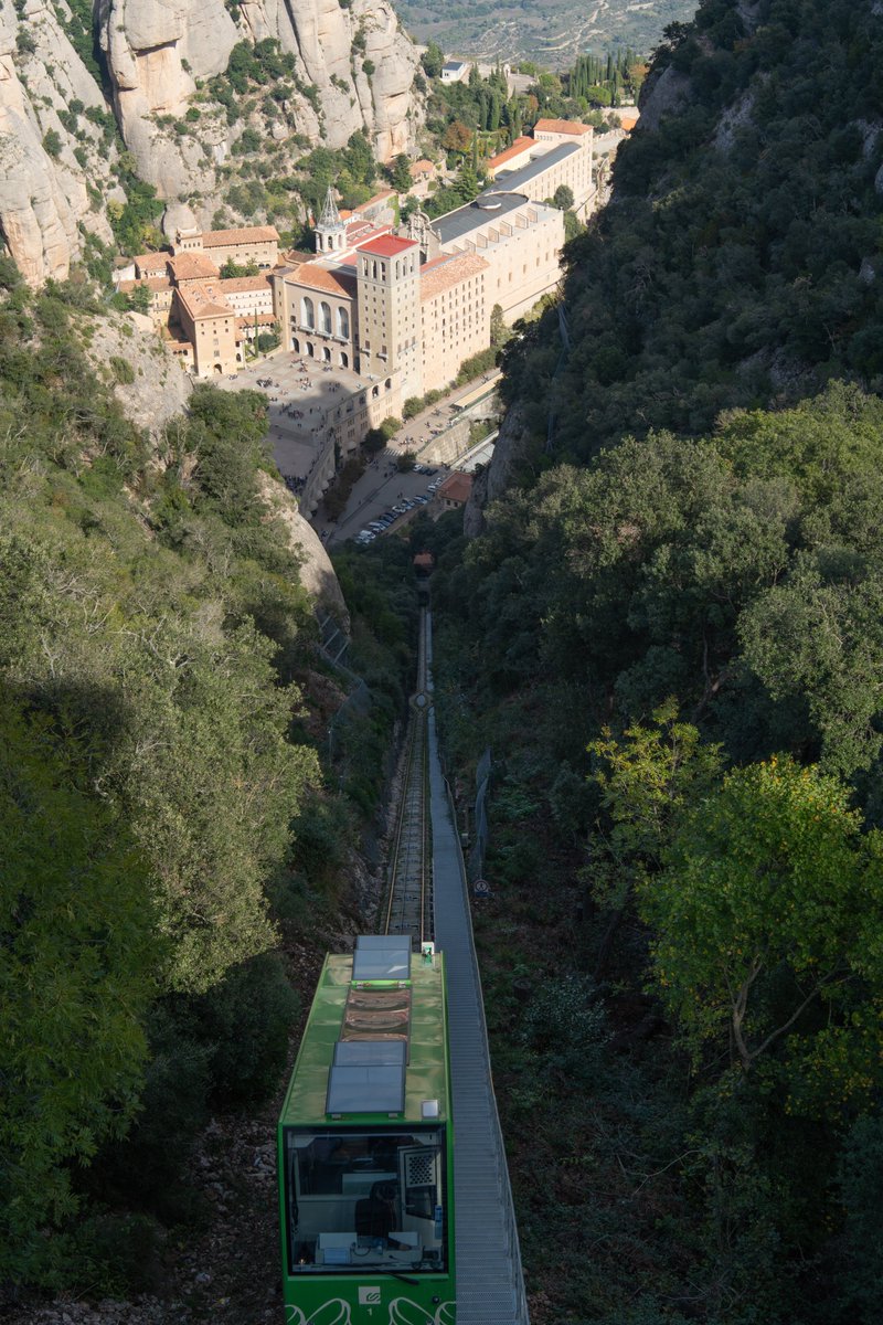 turistren_fgc's tweet photo. 🚆 Aquest pont #EscapatDeLaPressa i practica turisme de proximitat amb #Turistren: 

⛪ Visita la muntanya de Montserrat amb el Cremallera i els Funiculars
🏔️ O gaudeix de les diverses activitats que ofereix la @valldenuria ⛷️

🤔  Amb quin et quedes? 👇🏻 

#TurismeDeProximitat https://t.co/jzT3LeHcxq