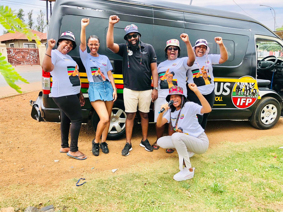 stumzaa_tm's tweet photo. Over the last 2 days @GautengIfp ward 35 registered just under 60 pupils to further their studies for FREE through an N.P.O that we will be working closely with.

Our policy is to raise levels of literacy &amp; numeracy; and Promote technical, vocational and analytical skills.
🐘🐘🐘 https://t.co/RI79EGUCya