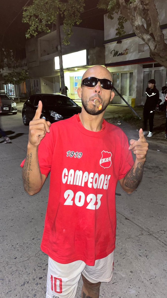 Emaaboni's tweet photo. Tuki

SALUD CAMPEON🏆 @IFCBigand https://t.co/ao8J7rhiQa