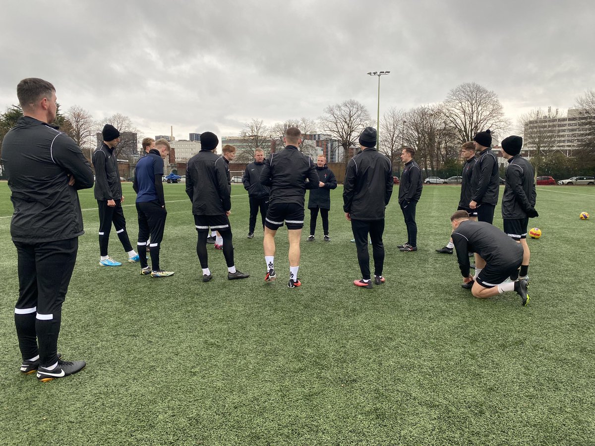UKArmedForcesFA's tweet image. Great training session on the pitch = great recovery session in the water.  #kentishcup23  #threeteamsasone  #trainstrong #recoveryiskey 
@SystematicGroup @_ArmourCo @AvantiComms @iPROHydrate @BFBSSport @ForcesNews  @NavyFootball1 @RAFFootball @Armyfa1888