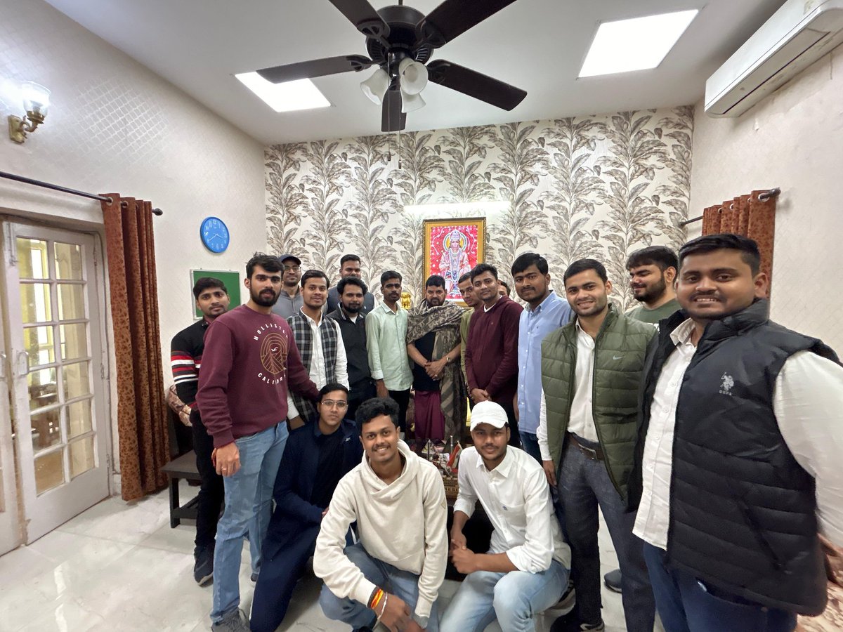 singhsarvesh01's tweet photo. आज माननीय सांसद कैसरगंज श्री बृजभूषण शरण सिंह @b_bhushansharan जी से उनके दिल्ली स्थित आवास 21, अशोका रोड पर .
दिल्ली विश्विद्यालय और जवाहर लाल नेहरू विश्वविद्यालय में पढ़ रहे छात्रों के साथ एक सार्थक चर्चा हुई ।
माननीय नेता जी ने अपने जीवन के संघर्ष के दिनों का अनुभव साझा किया। https://t.co/OExrKfqYfY