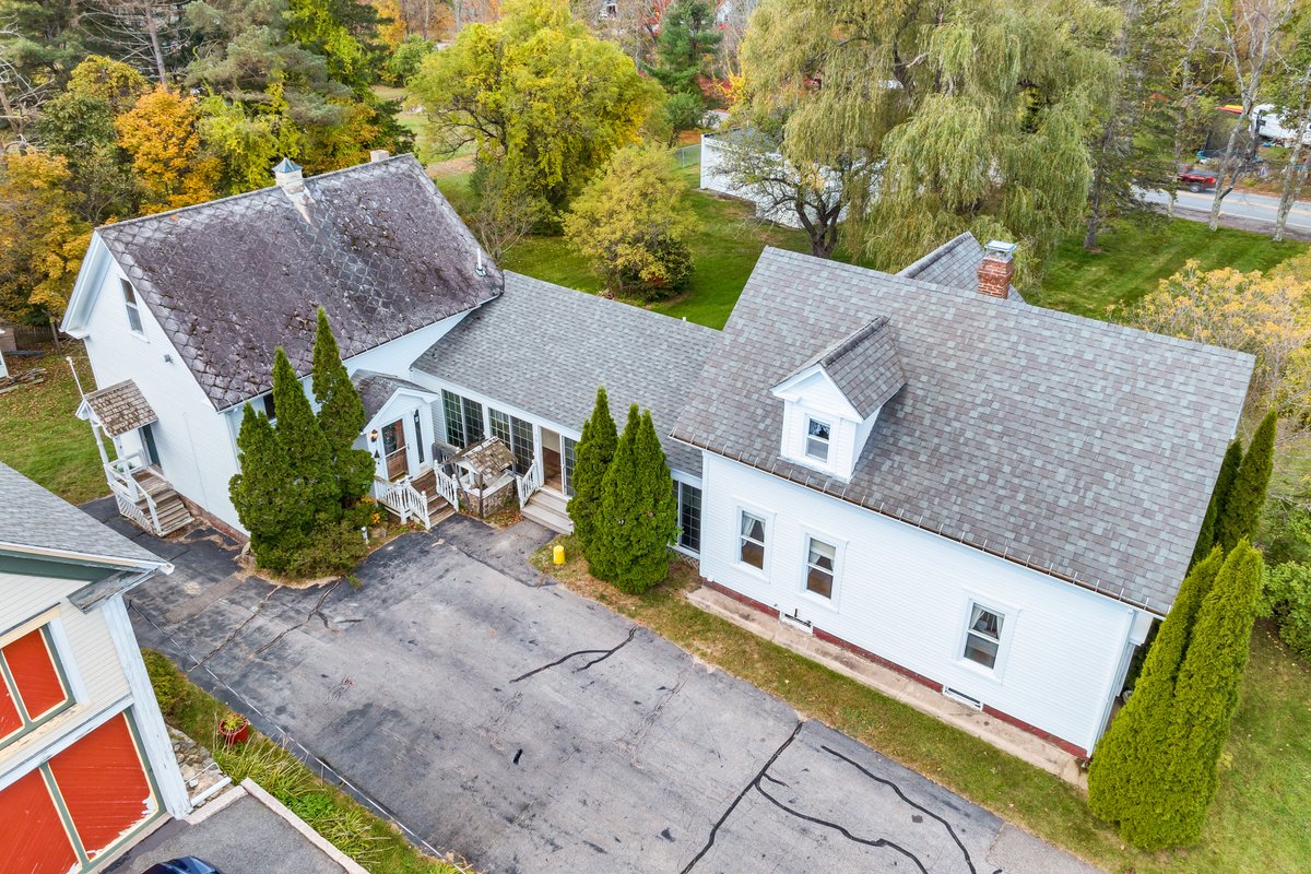 🏘️ 50 Church Street Milton NH 03852

Located in Milton, NH, this property seamlessly blends commercial and residential zoning, offering a world of potential for residential buyers, investors, and innovative entrepreneurs.

PropertyDetails: thedowgroup.com/homes-for-sale…