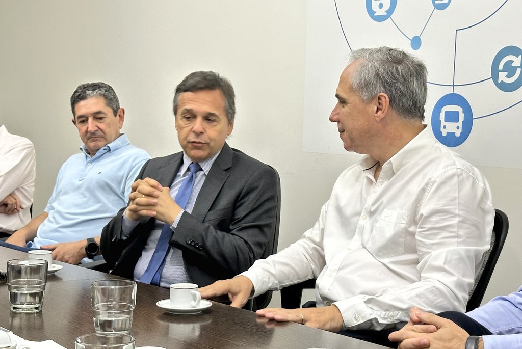 joserarteaga's tweet photo. Recibimos en la sede de @InfoCNRT la visita de @DiegoGiuliano. 

Junto a las autoridades del organismo, compartimos un momento de diálogo y balance sobre la tarea realizada durante este año.

Nuestro agradecimiento al ministro por el compromiso con la gestión y el crecimiento institucional. Su convicción fue esencial en la construcción de un organismo profundamente federal, inclusivo, moderno y eficaz.