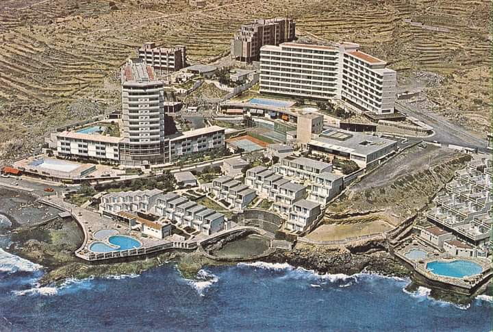 AntesAhoraTfe's tweet photo. Buenas tardes ☁️
Muy #FelizMartes
𝗨𝗻 𝗔𝗻𝘁𝗲𝘀!
Vista de #LasCaletillas.
#Tenerife
Año1973
📷 Ediciones Arriba (Zaragoza)
📷#AntiguaTenerife https://t.co/Rv5iQABDP0