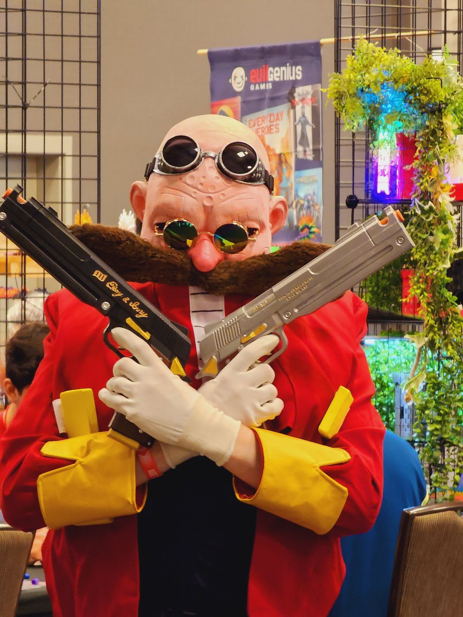 "I'm packing heat, Sonic! Get a load of this!"

#DrEggman #SonicTheHedeghog #cosplay