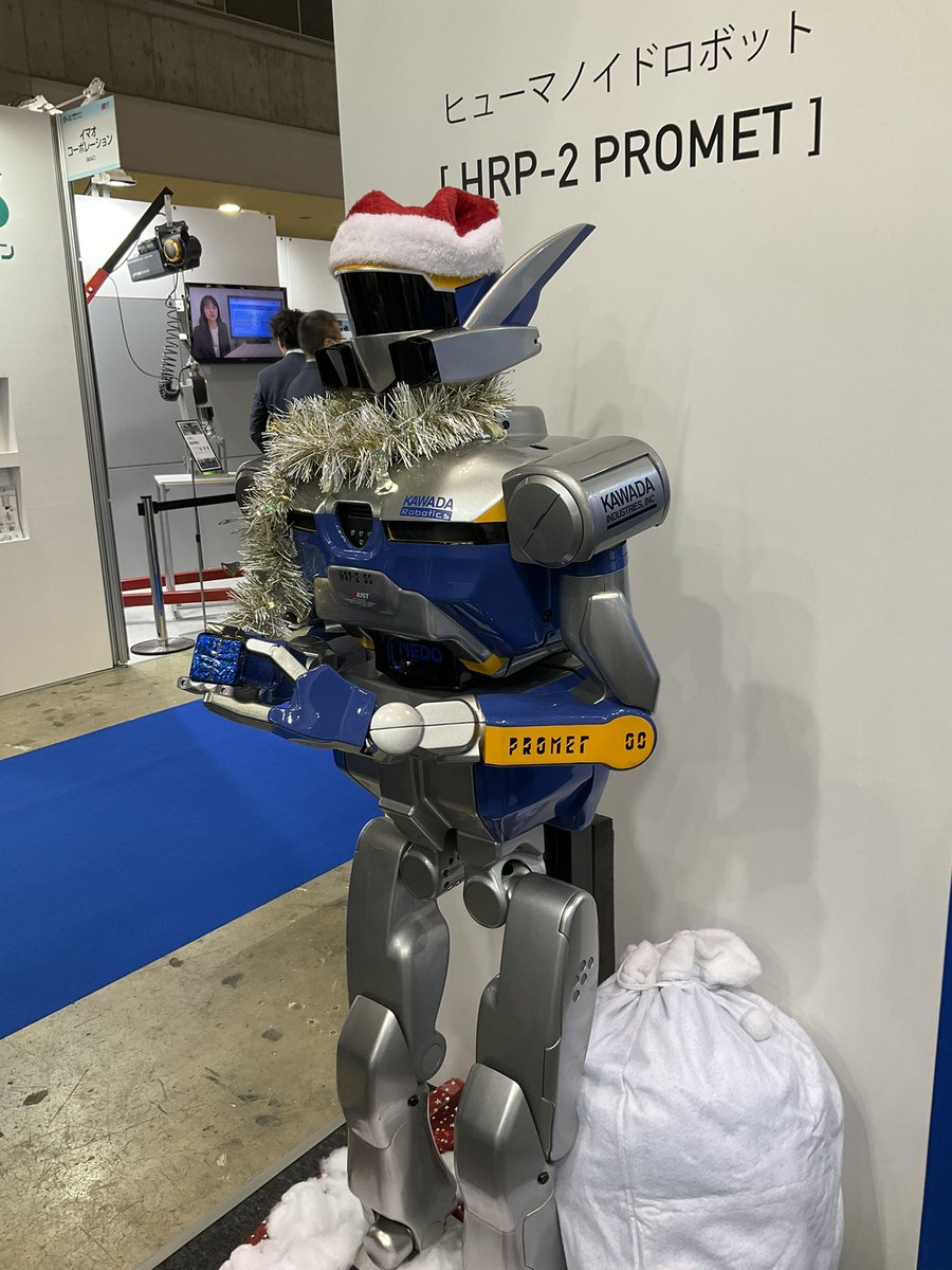 wodu_robot's tweet photo. ③ヒト型も割と居たんだケド、個人的には #HRP2 が久し振りに見れたのが何気に1番嬉しかったりしてw(←ロボオタ) やっぱデザインて大事だよネ(2回目)。
会場内にはコンパニオンのお姉さんがいっぱい居て、あぁ、全員人間だなぁと思うなど(←)。
#国際ロボット展 #iREX #ロボホン #カレイド https://t.co/anZO2yQ3W9