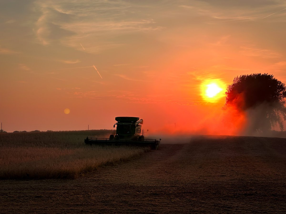 thops03's tweet photo. @Qconnealy19 @JohnDeere https://t.co/LofZHpeMCq