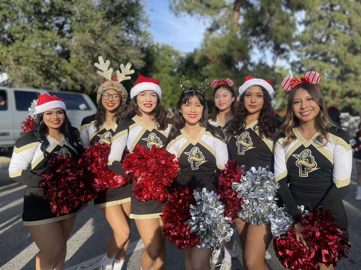 PanoramaPythons's tweet photo. Our PHS Marching Band, Drill Team &amp; Cheerleading Team had a blast representing PHS in the Granada Hills Holiday Parade! 🎵🐍📣 #pythonpride#wearepanorama#somospanorama https://t.co/2jO0GSHIBZ