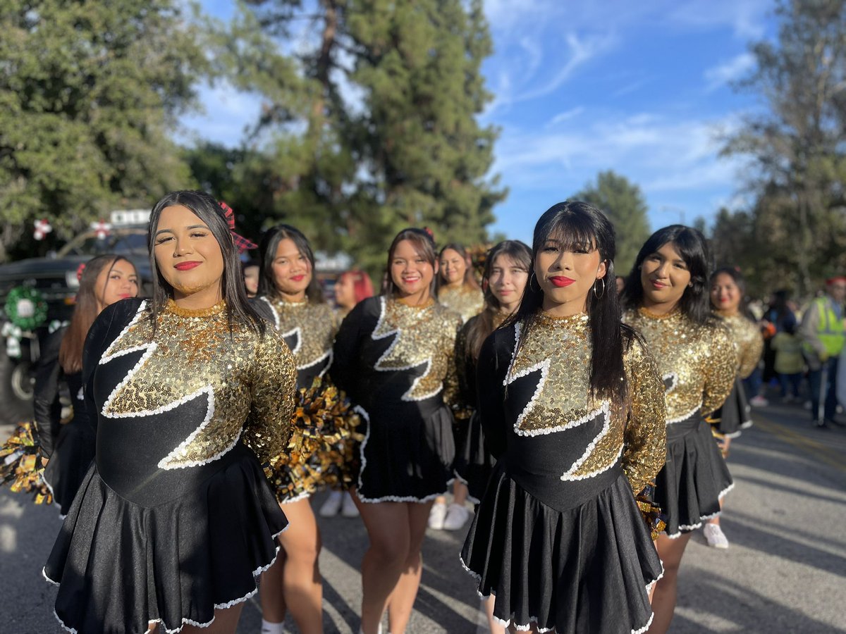 PanoramaPythons's tweet photo. Our PHS Marching Band, Drill Team &amp; Cheerleading Team had a blast representing PHS in the Granada Hills Holiday Parade! 🎵🐍📣 #pythonpride#wearepanorama#somospanorama https://t.co/2jO0GSHIBZ