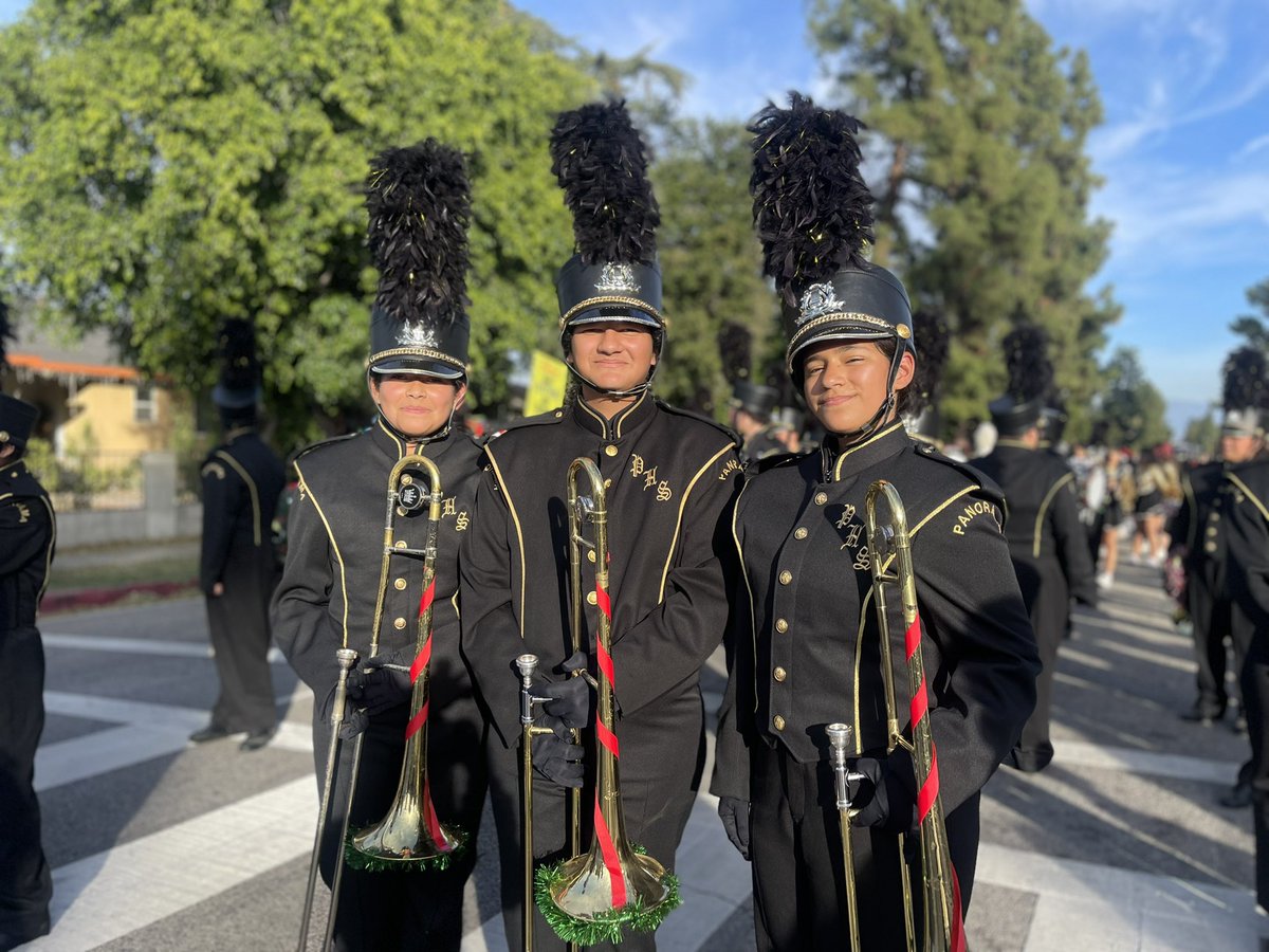 PanoramaPythons's tweet photo. Our PHS Marching Band, Drill Team &amp; Cheerleading Team had a blast representing PHS in the Granada Hills Holiday Parade! 🎵🐍📣 #pythonpride#wearepanorama#somospanorama https://t.co/2jO0GSHIBZ