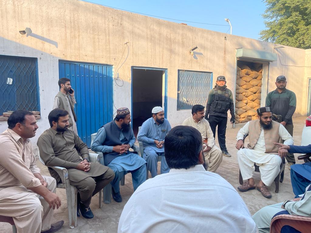 moavia_official's tweet photo. جھنگ، باغی اڈے پر ملاقاتیں
#explorejhang #na109 #pp128 #RaheHaqParty https://t.co/6CvHZlNrts