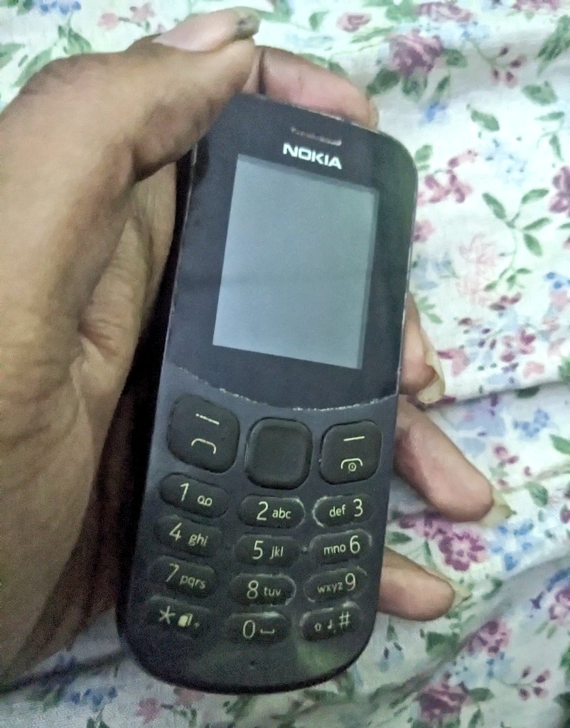 This is the phone that I used from yesterday with #BSNL SIM that belongs to my grandpa. This was the first phone I gifted him in 2016 after re-entering media field. @NokiamobileIN & @BSNL_CHTD are best for communication during during natural disaster situations. #ChennaiFloods