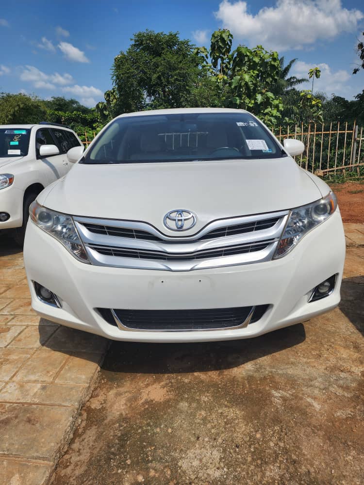 Foreign used!!! 2011 Toyota venza || custom duty paid in full || in top notch condition || 4 plugs engine || extremely neat || 14million... you can swap ✌
