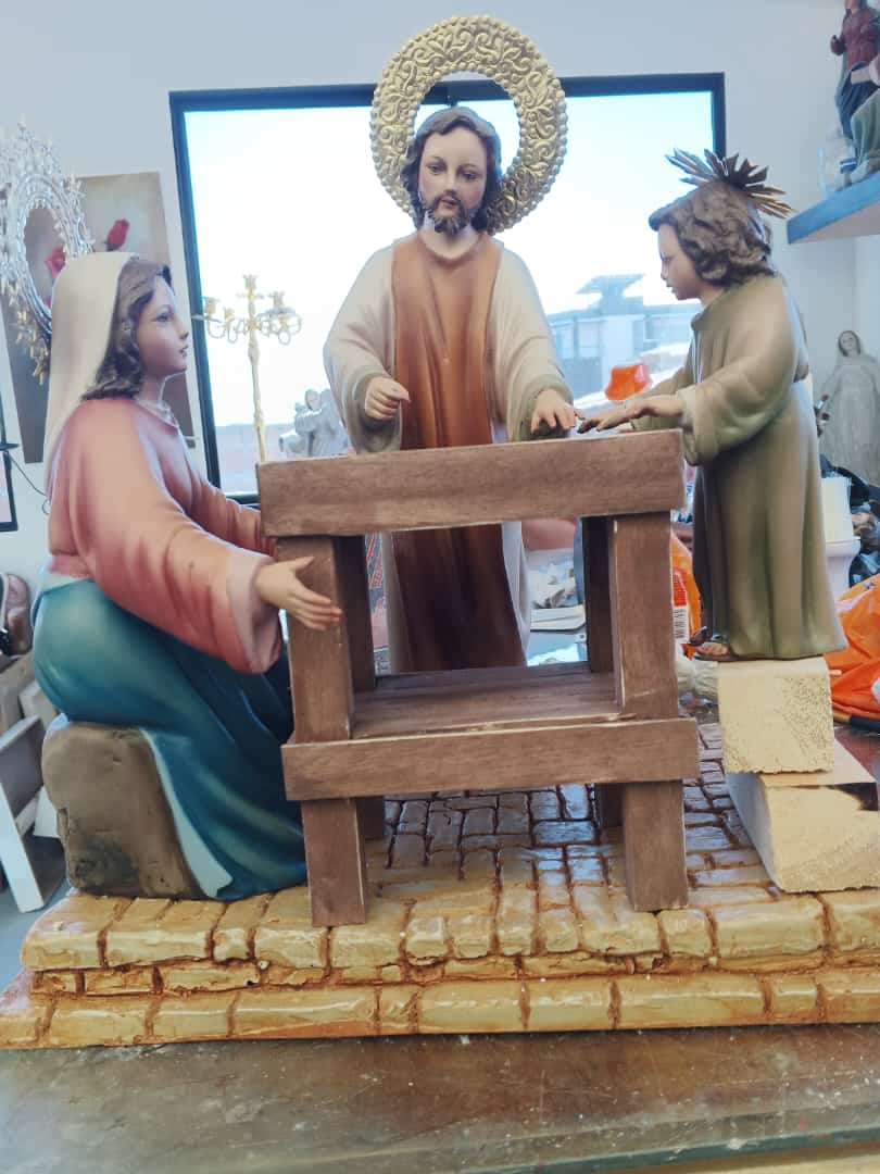 fabergomez82's tweet photo. De nuevo en el taller del maestro, ayudándole un poco con los encargos para este mes... https://t.co/H9q8nYWgIE