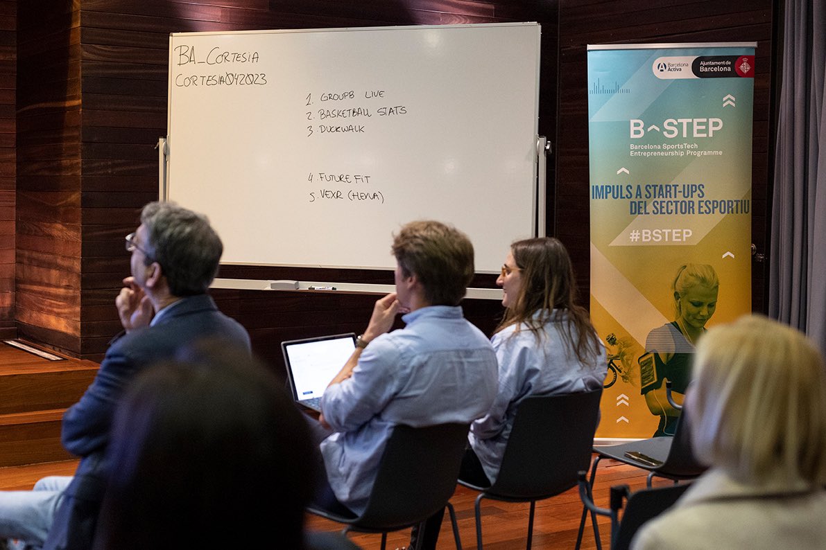 PerfilTancat1's tweet photo. ⚡️ Tens una #startup #sportstech? Suma't al programa B-STEP 2024! 🚀

🤝 Amb @barcelonaactiva, @bcnsporthub, @indescat, @aticcolab i @decathlones:

1️⃣ 6 mesos d’incubació i acceleració
2️⃣ Networking amb líders del sector
3️⃣ Formació i recursos essencials
4️⃣ Augmenta la teva visibilitat
5️⃣ Guanya un premi de 10.000€!

🔥 Busquem projectes en #AR, fitness digital, gestió esportiva i més.

📅 Inscripcions i info! 👉 https://t.co/6Q68FMdz0y