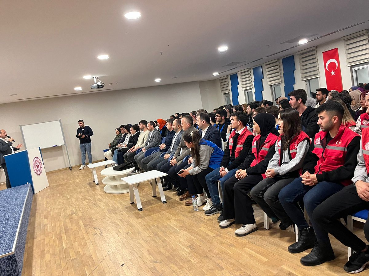 Her daim yanımızda olan, dokunduğumuz her ele bizimle dokunan gönüllülerimizin #5AralıkDünyaGönüllüler günü kutlu olsun.👏
Biz birlikte güzel,biz birlikte anlamlıyız.👍
#AtakumGM
#GençOfis