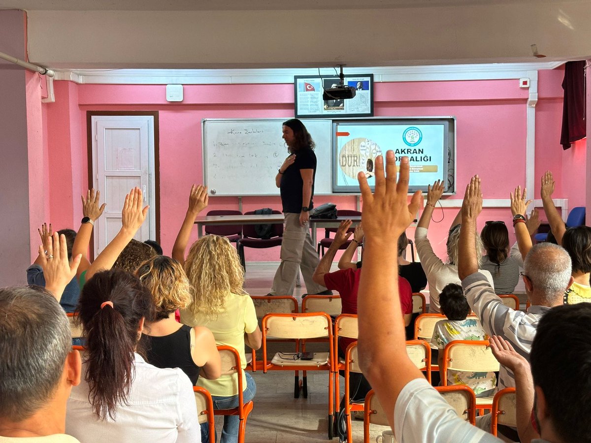 Mehmet Akif Ersoy ortaokulunda velilerimize yönelik akran zorbalığında ailenin rolü ,özel eğitim gereksinimli çocukların davranış problemleri konularında  seminer çalışması yaptık.<a href="/fazilet_durmus/">Fazilet Öğretmen 🇹🇷</a> <a href="/hasantpl01/">HASAN TOPAL</a> <a href="/MersinMEM/">Mersin İl Millî Eğitim Müdürlüğü</a> <a href="/OguzhanTulucu/">Oğuzhan TÜLÜCÜ</a> <a href="/toroslarmem/">Toroslar İlçe Milli Eğitim Müdürlüğü</a> <a href="/Yavuz_3833/">Yavuz Gündüz</a> <a href="/eker_kocak/">Eker koçak</a>