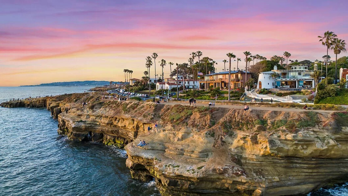 🏡San Diego is one of California's top cities for real estate investment due to its strong job market and beautiful beaches. #sandiegorealestate #californiarealestate #milliondollarlisting #luxuryhomes #beachhomes #dreamhome
🏡Let's Connect!!👉realtyconnect.com/stephen-alaga