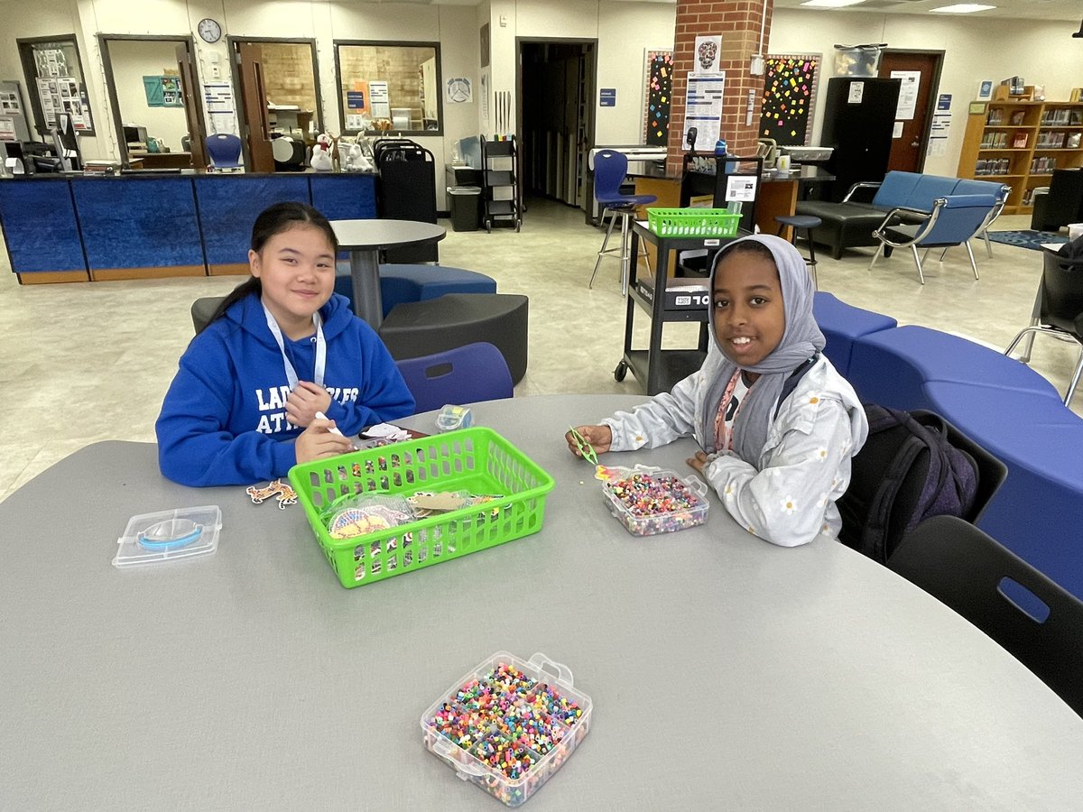 Maker morning success @ArborCreekMS! Students had the opportunity to sign up to make a gift for a friend or family member, from wooden ornaments, to shrinky dink keychains, or perler bead art. #LISDlib Our ITF @SwanKevin even got in the creativity today too!