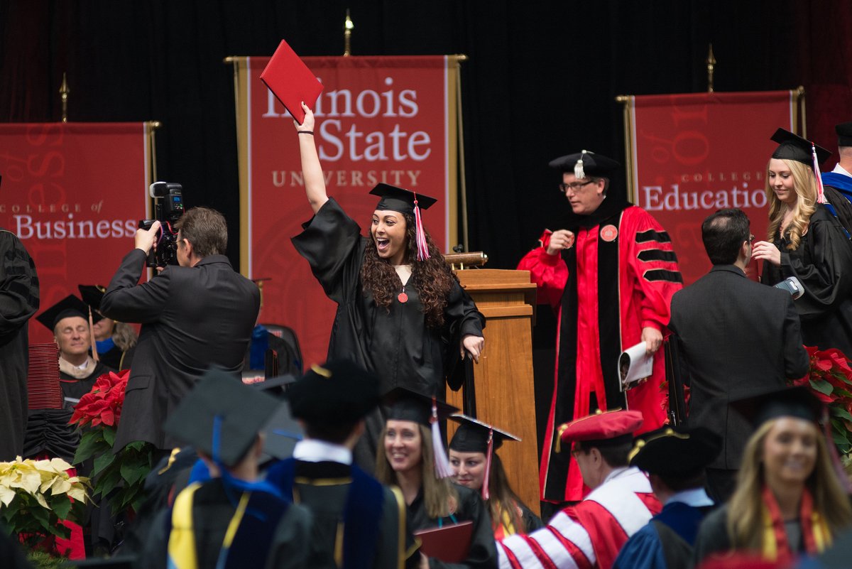 Redbird_Career's tweet image. Turning tassels and stepping into the next chapter! 🎓✨ Cheers to new beginnings and endless possibilities. Don&apos;t forget to tag us in your photos and share your success story with us!   #Commencement2023 #NextAdventureAwaits #classof2023 #redbird2023