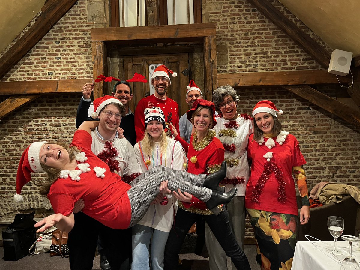 Another great submission for the @mybsmo #bsmoxmas Jumper Xmas Campaign by the oncology team from @UZAnieuws @HPrenen @TimonV @lateuwen @A_Verbiest #SevilayAltintas and others 🇧🇪 ⭐️🧑‍🎄🎄📸 @Stkstichting