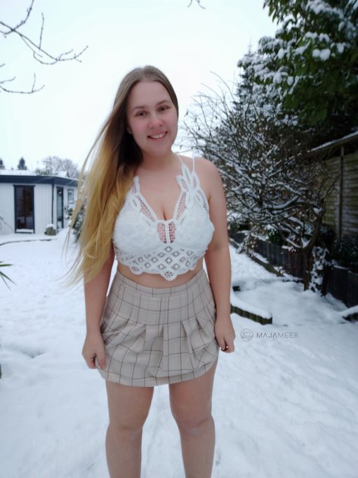 It's cold outside 🥶 and I love it 🥰❄ https://t.co/g4T3sE6i1Z