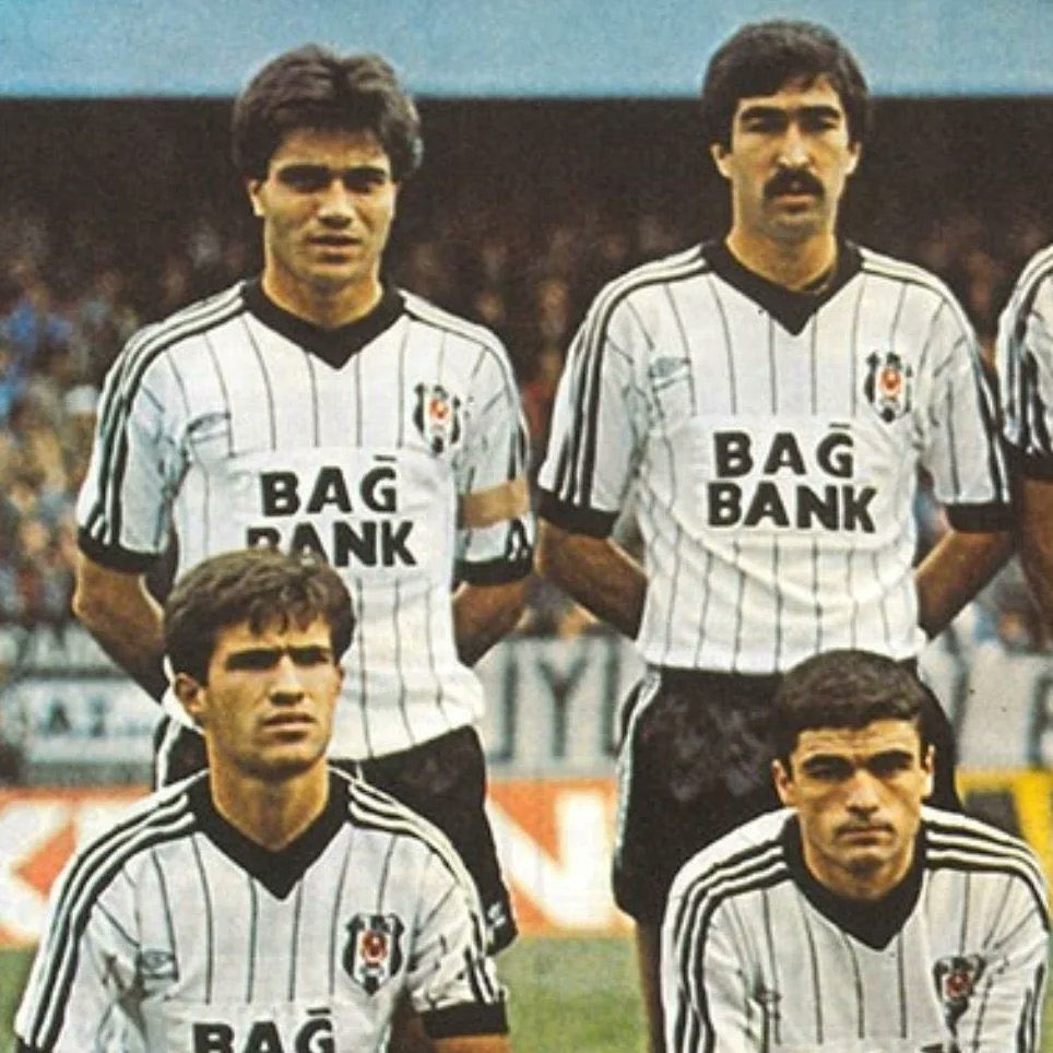 BEŞİKTAŞ BİRLEŞTİRDİ ÖLÜM AYIRAMAZ!

GERÇEK BEŞİKTAŞLILAR MUTLAKA BİR GÜN BİR ARAYA GELİR DEMİŞTİK!