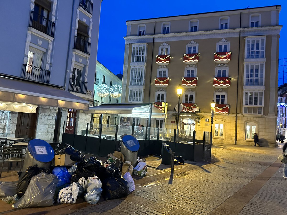 Para que queremos luces de navidad teniendo estas vistas en pleno centro de Burgos…