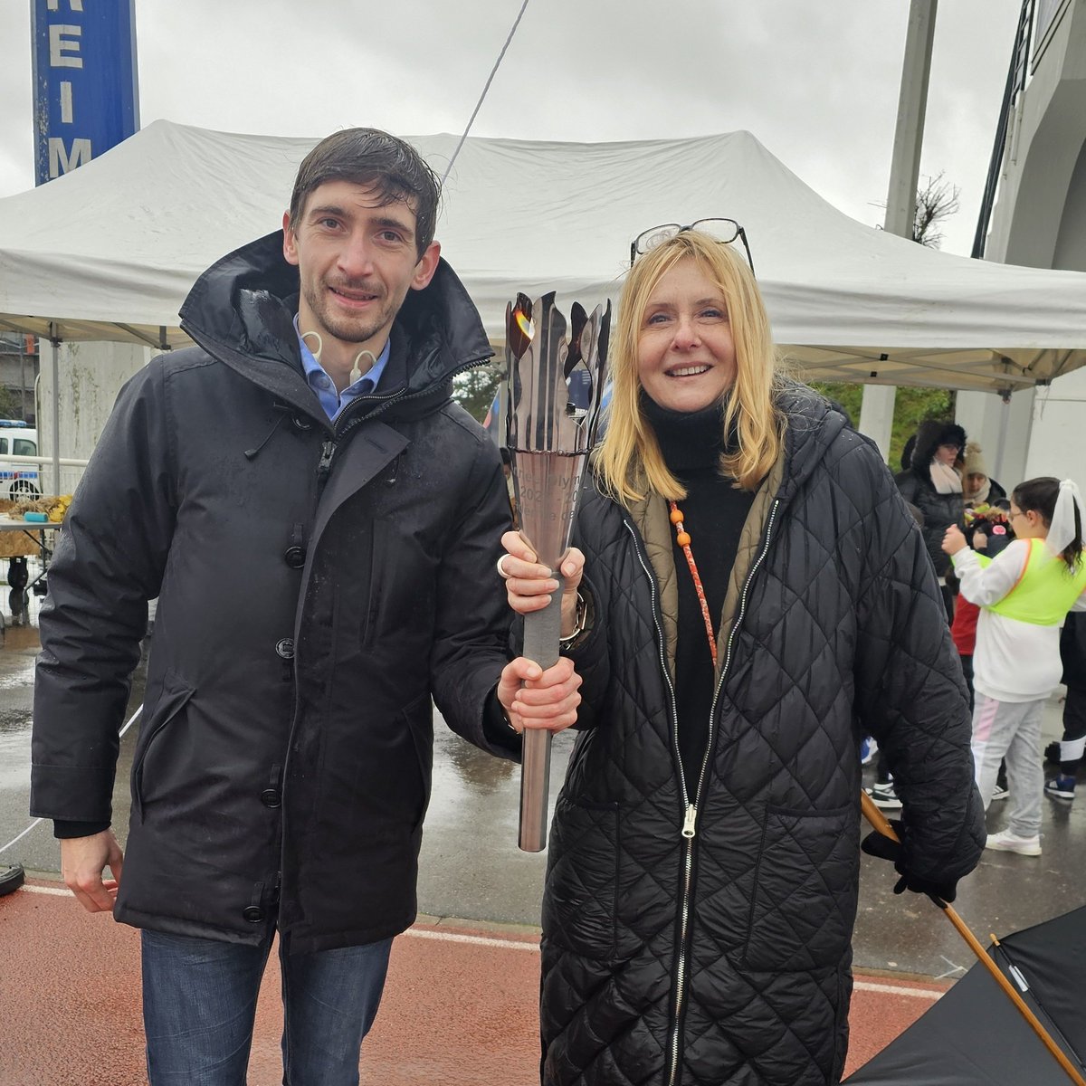Magnifique matinée avec <a href="/vero_marchet/">Véronique Marchet</a> au côté de l'équipe pédagogique de l'école Gallieni et de ses nombreux partenaires à l'occasion du passage de la Flamme Académique organisée par l' <a href="/AcReims/">Académie de Reims</a>

<a href="/ReimsUsep/">USEP REIMS</a> 
<a href="/EFSRAthletisme/">Entente Family Stade Reims Athlétisme</a> 
<a href="/ArnaudRobinet/">Arnaud Robinet</a>
