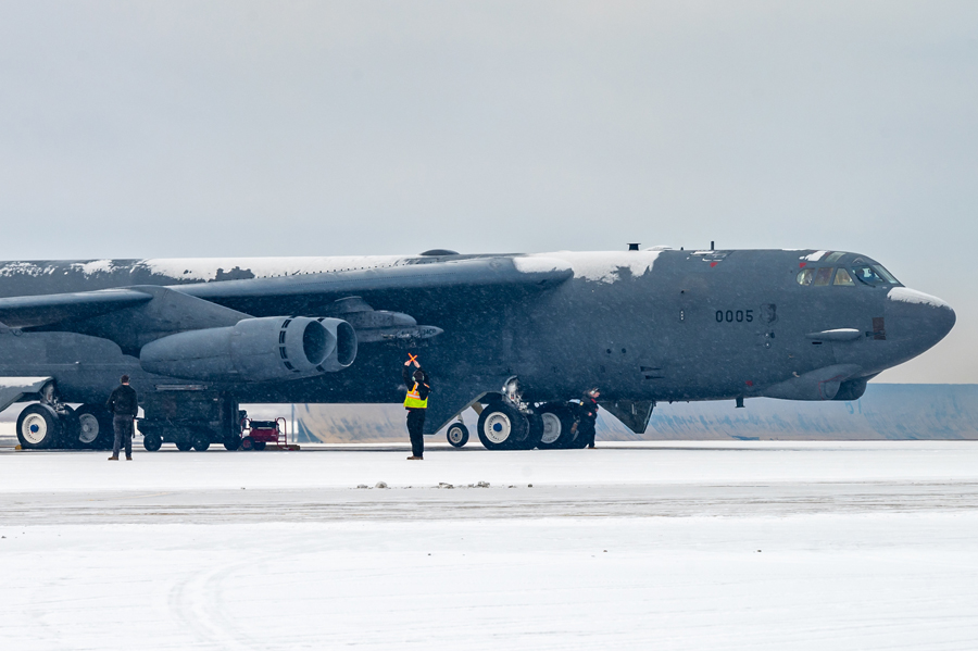 #photooftheday
aerotechnews.com/photoarchive/ 
A B-52H Stratofortress taxis on the flightline at Minot Air Force Base, N.D., Nov. 27, 2023. In a conventional conflict, the B-52H can perform strategic attack, close-air support, air interdiction ...