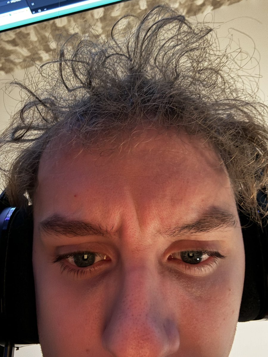 LetsHugo tweet media