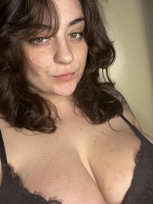 Good morning from your beautiful Goddess ✨  Bow down and worship https://t.co/sD0Rf1jc0T<a href="/tag/femdom"class="tags"><span>#femdom</span></a><a href="/tag/findom"class="tags"><span>#findom</span></a><a href="/tag/spit"class="tags"><span>#spit</span></a>