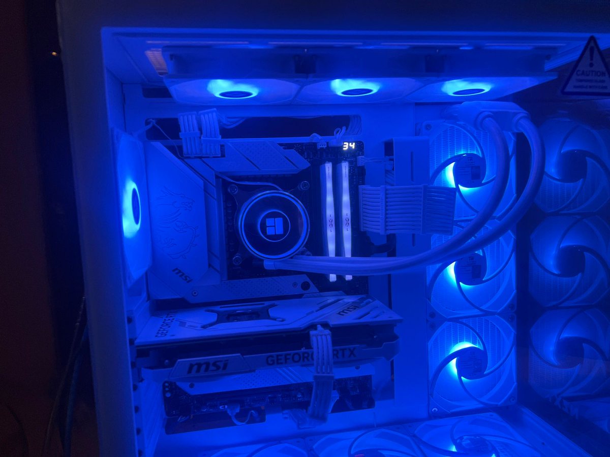 BannedPC's tweet photo. 💙التفاصيل💙

🚫 #BannedPC 025 🚫
CPU: i5 14600K
COOLER: TL FN 360 RGB
MOBO: MSI MPG Z690 FORCE WIFI
RAM: SP RGB 32GB DDR5 6000
SSD: Team Cardea A440
GPU: MSI RTX 4070 Ventus 2X OC
PSU: CORSAIR RM750e GOLD
CASE: NZXT H9 Flow + TL Fans

SAR8150

ماشاءالله https://t.co/b84f56T0dp