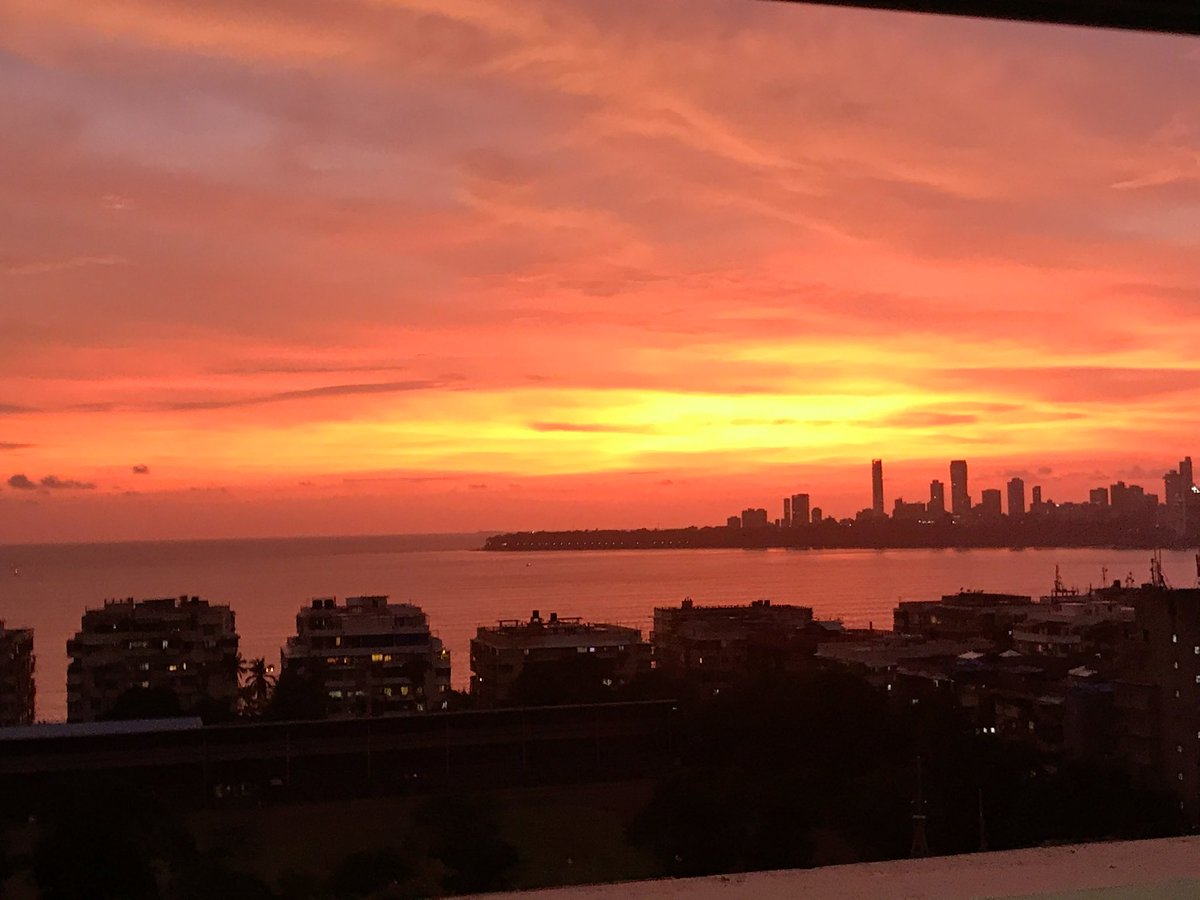 ELmedicco's tweet photo. @jeevandayni Drop a picture of sunset taken by you  #Mumbai https://t.co/ZTccnfzhx5