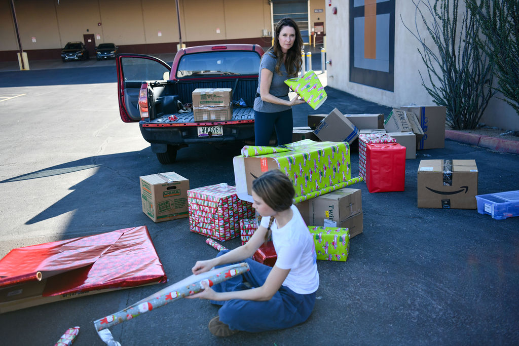 Thank you to all of our generous volunteers. Your willingness to give your time and service is greatly appreciated.  azhope.com/volunteer/