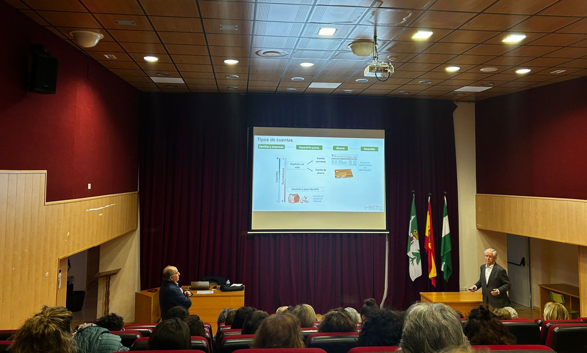 FSdeCarvajal's tweet photo. @Secot_ #malaga ha impartido hoy taller de Educación Financiera y Digital para mayores en la Casa de la Cultura de Yunquera, patrocinado por @UnicajaBanco  @edufinet, numerosa asistencia de público.
#sostenibilidad #progreso #Sociedad https://t.co/MBLa8mDaL2
