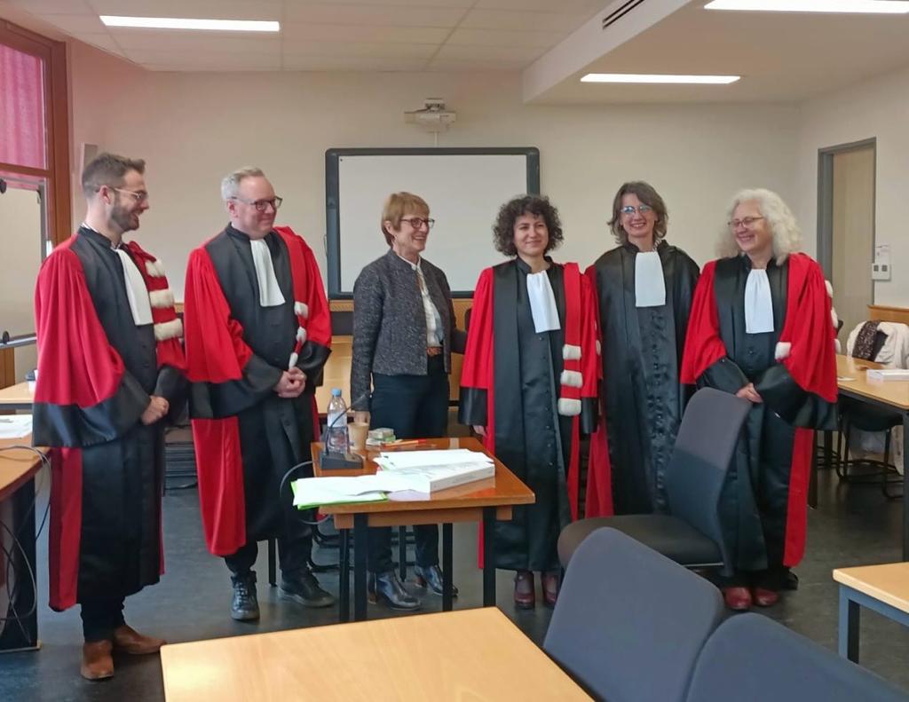 1. It still doesn’t feel real, but I successfully defended my PhD on 30 November. I want to thank my supervisor, Elisabeth Lambert, for her guidance and @LN_Ruiz for accepting me to her team at @MPI_Luxembourg, which became my academic home.