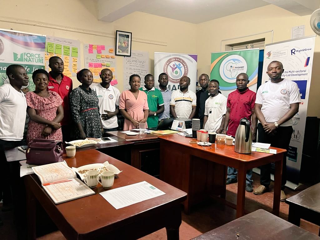 Maru_foundation's tweet image. Introduced by @marule_fred, the @fon_xyz Climate Café has been successfully held at the @Maru_foundation offices in Kasese, Uganda

The Café was attended by people from different  backgrounds including CSOs @YAGANET1,  discussing &amp;amp; informing locally-led #ClimateActions. #wtpEarth