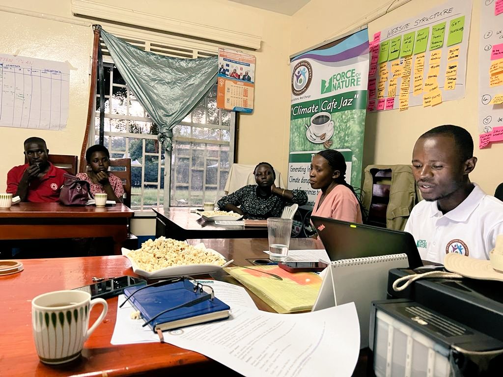 Maru_foundation's tweet image. Introduced by @marule_fred, the @fon_xyz Climate Café has been successfully held at the @Maru_foundation offices in Kasese, Uganda

The Café was attended by people from different  backgrounds including CSOs @YAGANET1,  discussing &amp;amp; informing locally-led #ClimateActions. #wtpEarth