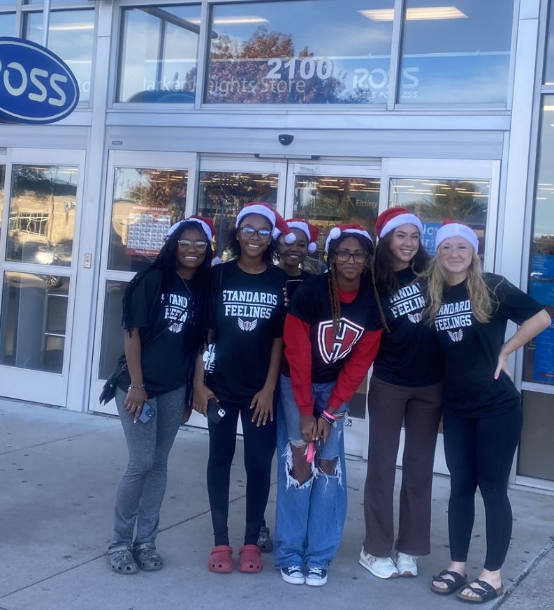 Wreath for Vets and Christmas shopping for kids less fortunate….final outings before these seniors lock in for their last high school track season😢🥰