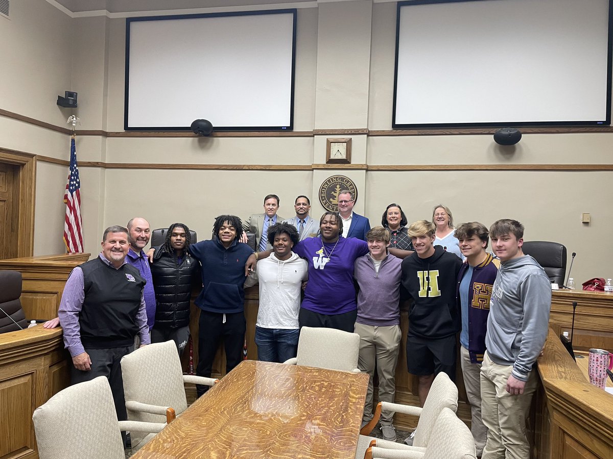 Thanks to the <a href="/CityofBGKY/">Bowling Green KY</a>   Commission &amp; mayor @Alcott4KY for recognizing your 2023 Class 5A State Champions!!