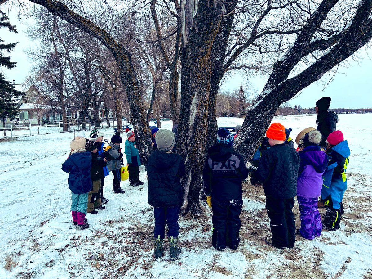 ourstoryroom113's tweet photo. Our nature hearts were full…we gathered around our tree Beautiful and shared the Water Song with the lake, always showing gratitude to Mother Earth…how lucky are we to share in this beautiful nature space❤️🌎✨ @Milnekip https://t.co/Vy4OyebTnh