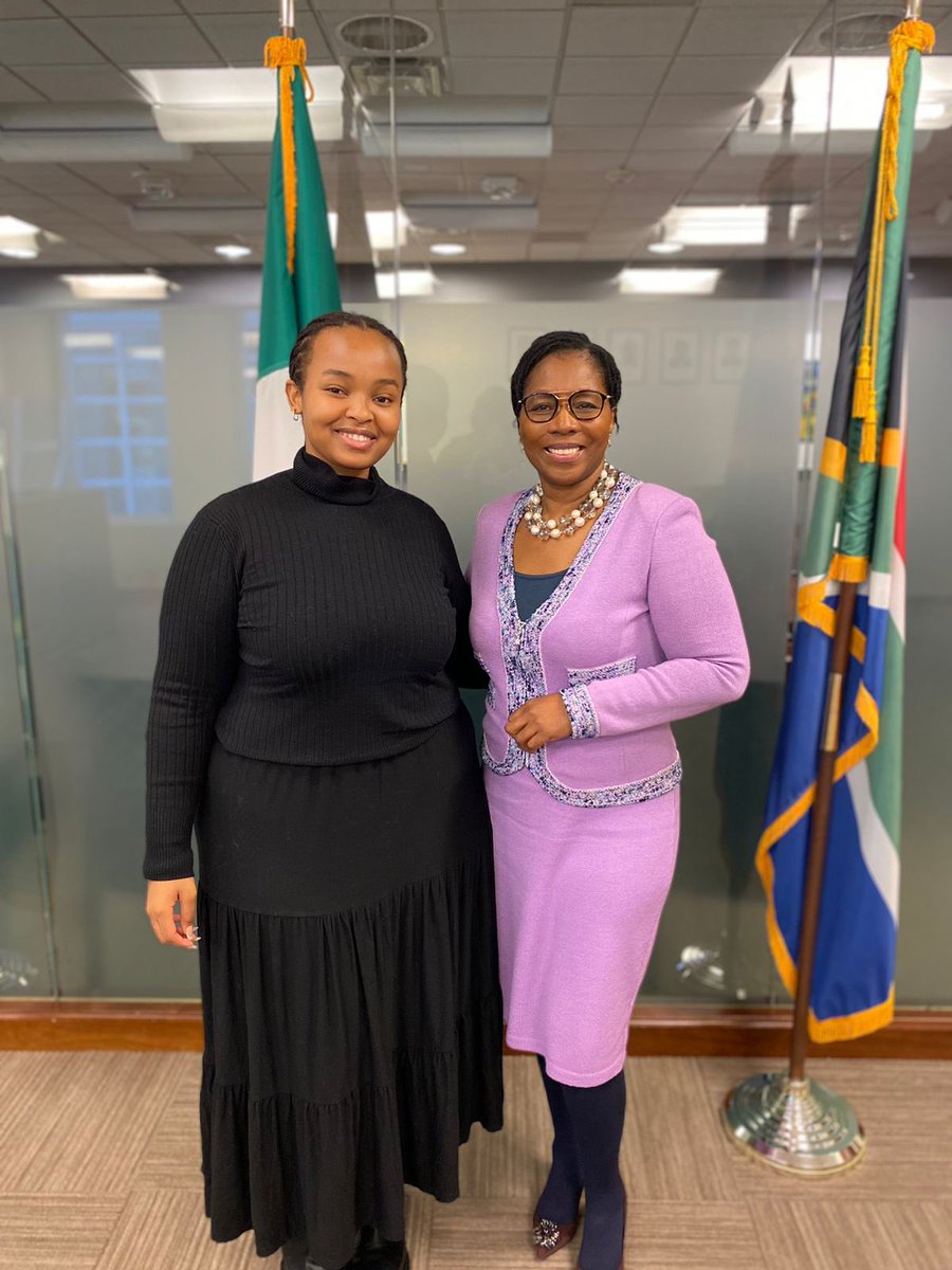 Special visit today from Ntobeko Mbhele a student from @UCT on a two week learning visit at the @IFC_org always an honour to interact with young South African @DMbhele66288